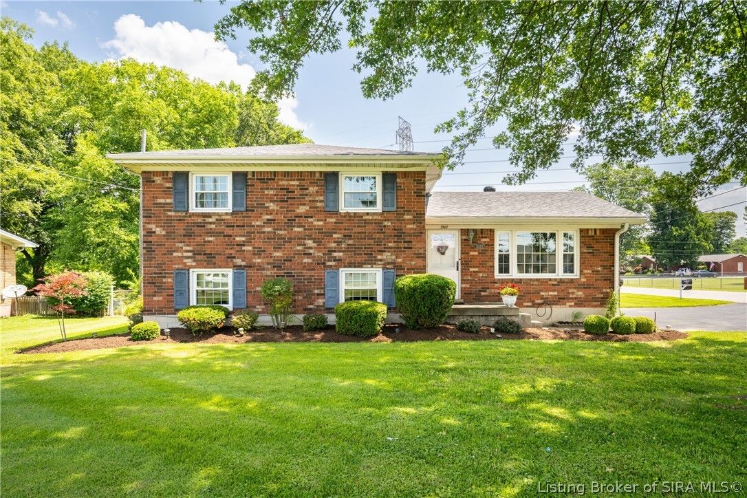 Property Photo:  3512 Holmans Lane  IN 47130 