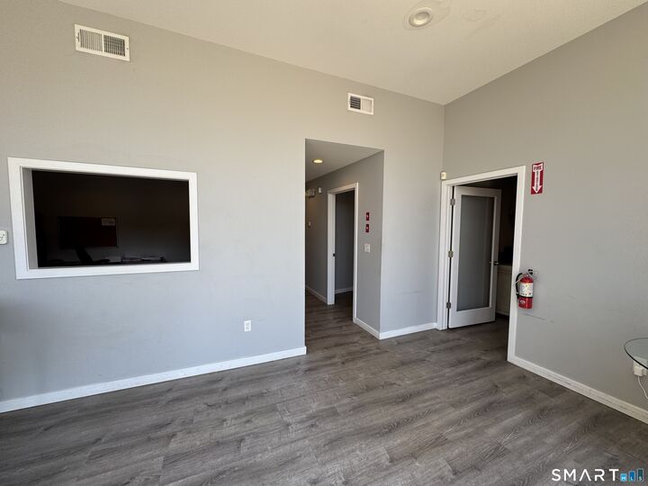 Property Photo:  281 Chapel Street 1  CT 06513 