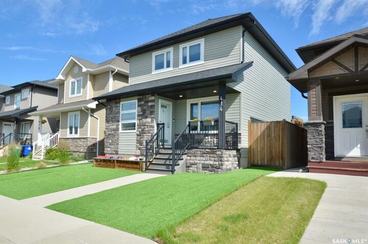 Property Photo:  414 Veltkamp Crescent  SK S7T 0S2 