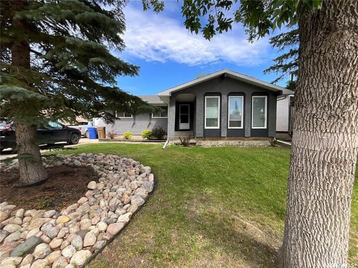 Property Photo:  10 Mackenzie Crescent  SK S4N 5G5 