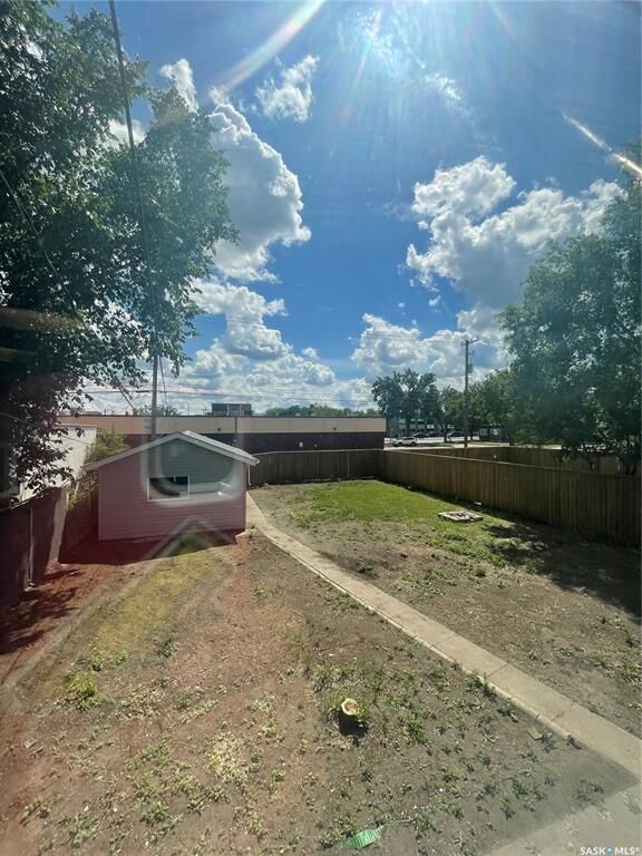 Property Photo: 911 23rd Street W SK S7L 0A5