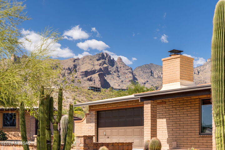 Property Photo:  3575 E Ventana Canyon Drive  AZ 85718 