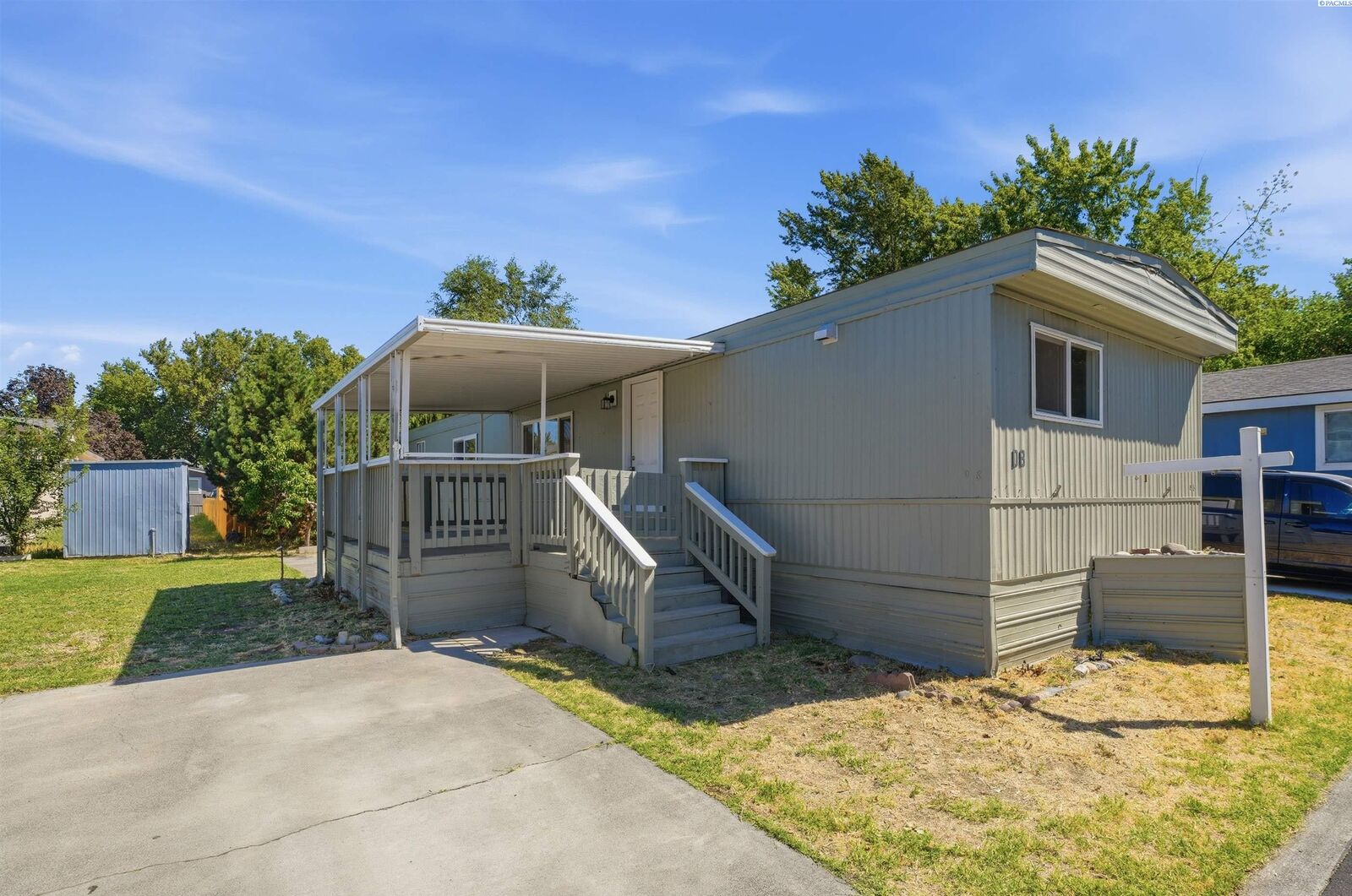 Property Photo: 2021 Mahan Ave #D8 WA 99353