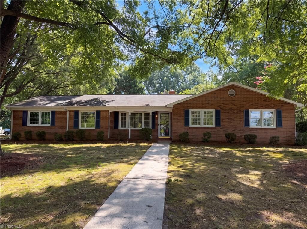 Property Photo: 2391 Dianne Avenue NC 27106