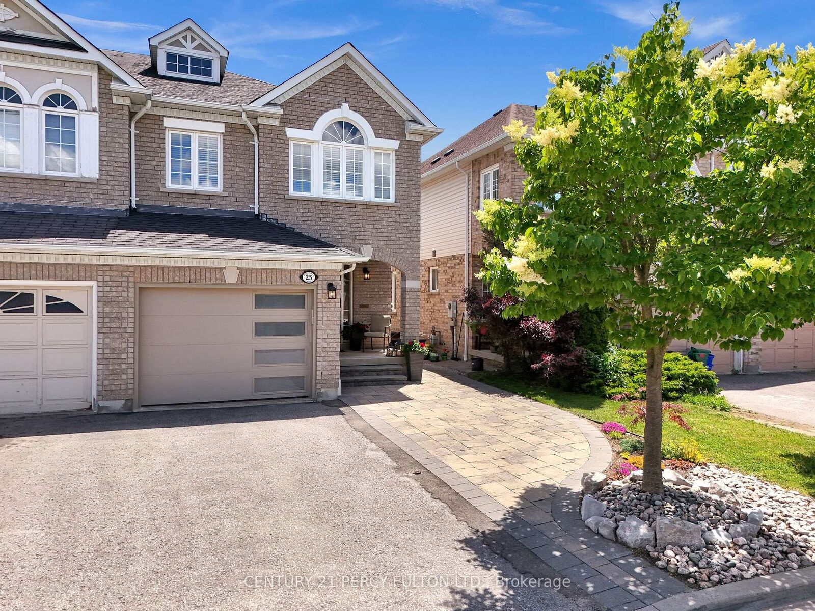 Property Photo:  25 Jonesridge Drive  ON L1T 4Z6 