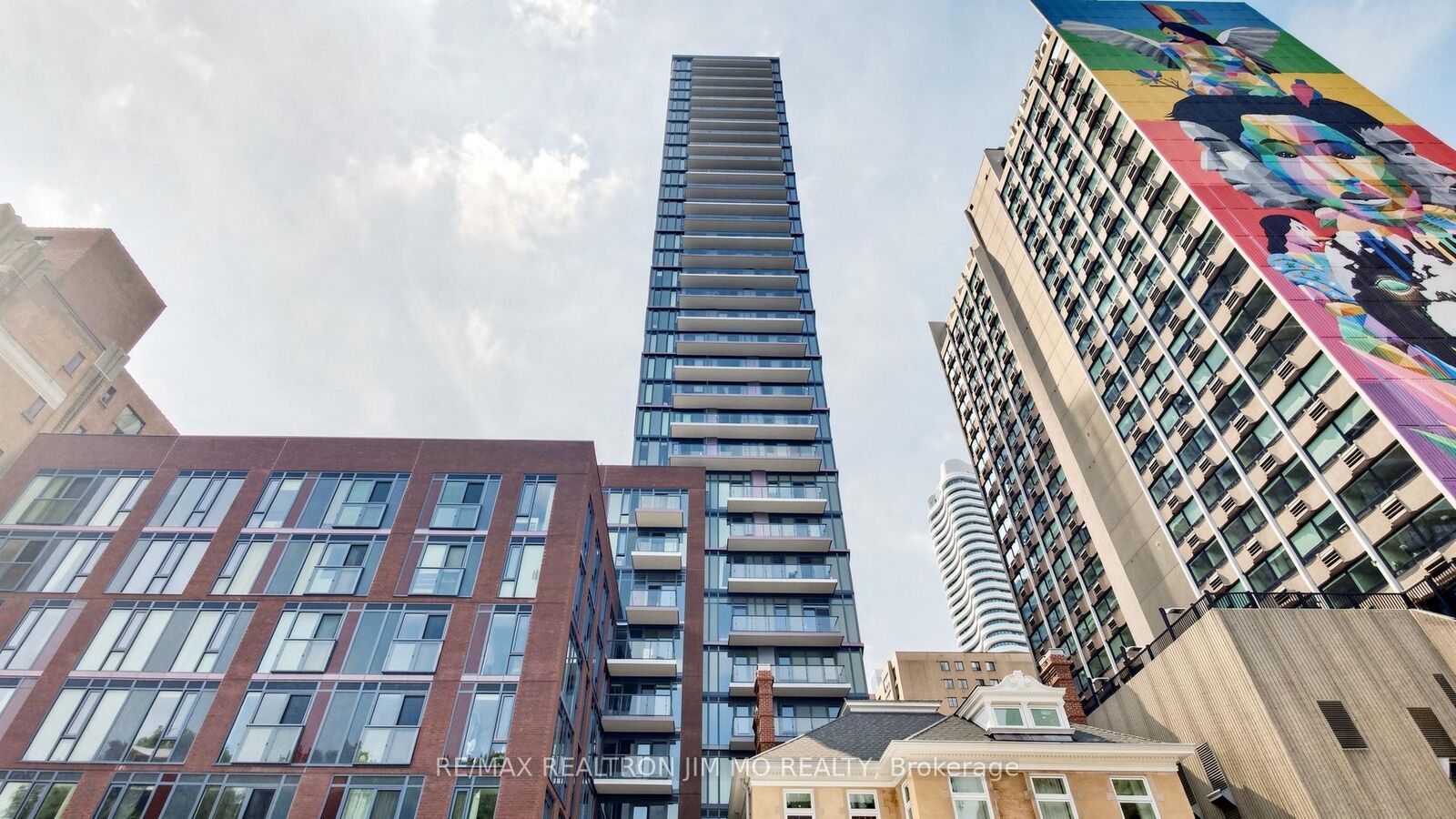 Property Photo: 308 Jarvis Street 1812 ON M5B 0E3