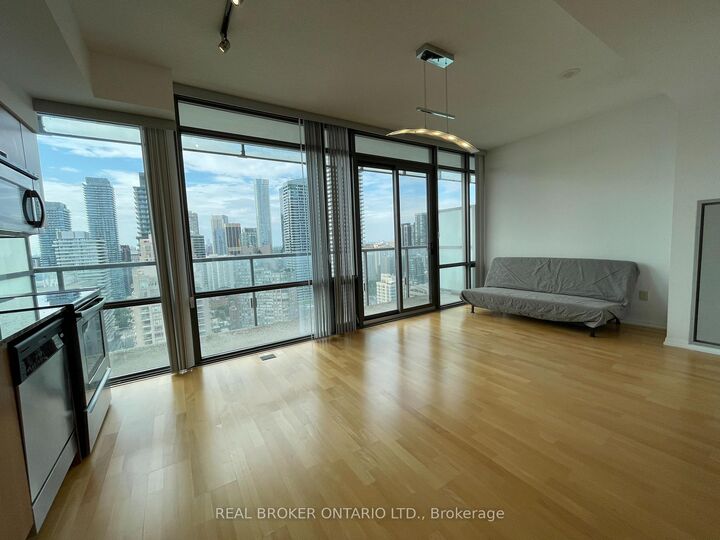 Property Photo: 37 Grosvenor Street 3105 ON M4Y 3G5