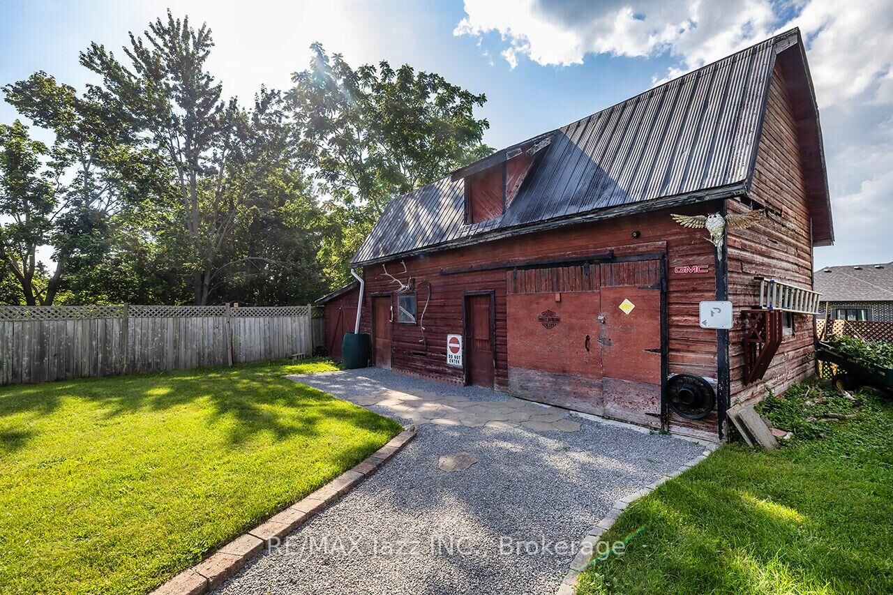 Property Photo:  132 King Street  ON K0M 2T0 