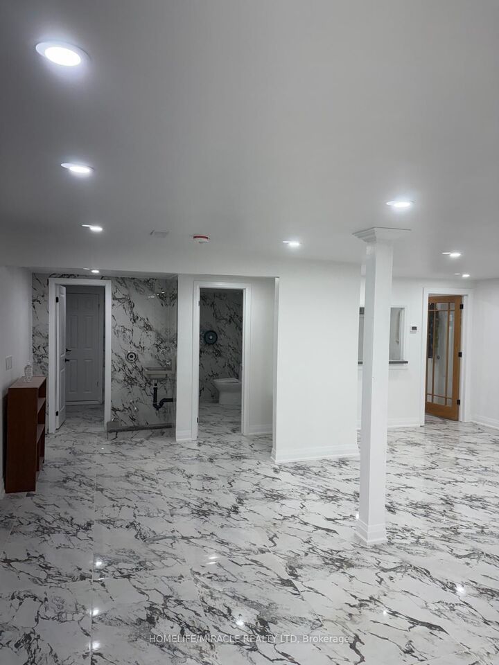 Property Photo:  69 Southworth Street N  ON L3B 1Y3 