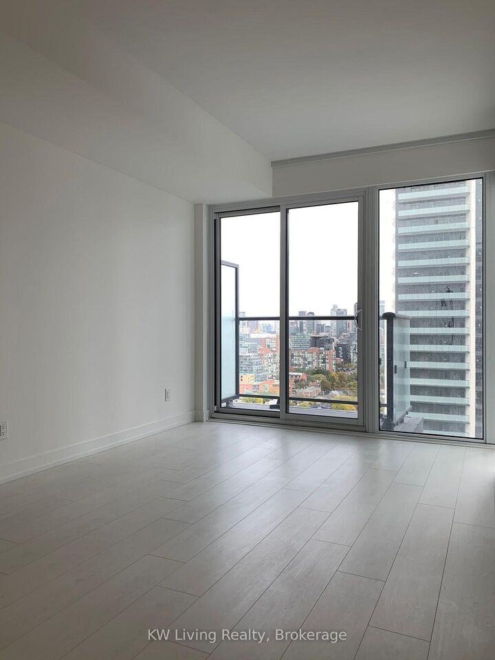 Property Photo:  19 Western Battery Road 2605  ON M6K 3S4 