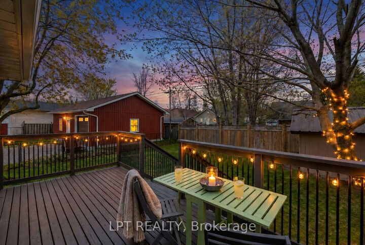 Property Photo:  818 Poplar Avenue  ON L4P 3E9 