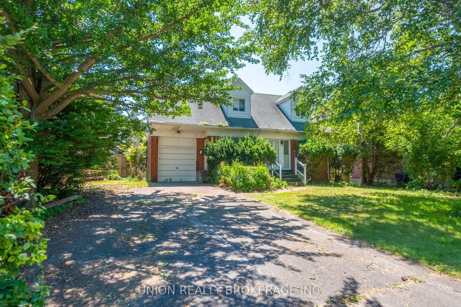 Property Photo:  37 Shirley Crescent  ON M1M 1K9 