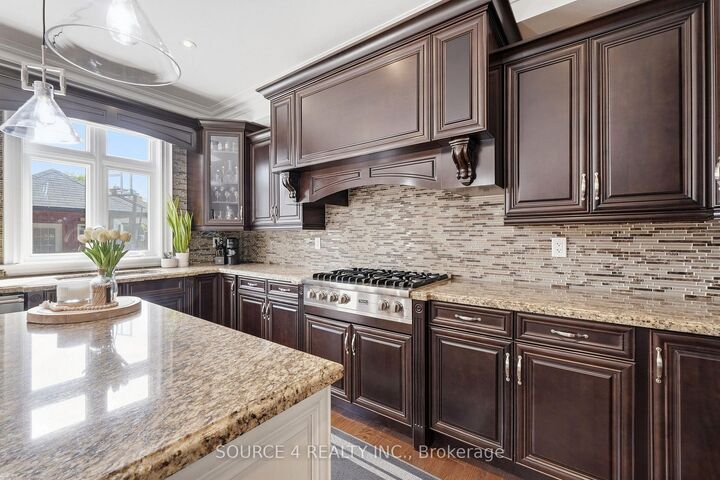 Property Photo:  39 Amesbury Drive  ON M6M 4H5 