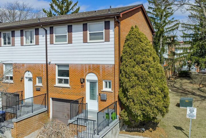 Property Photo:  2445 Homelands Drive 25  ON L5K 2C6 