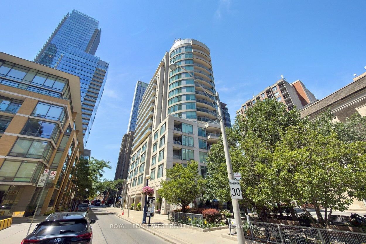 Property Photo: 8 Scollard Street 802 ON M5R 1M2