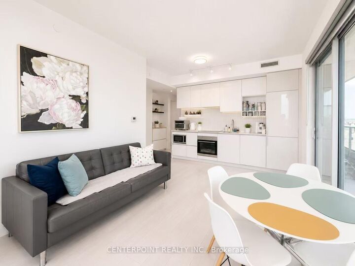 Property Photo:  950 Portage Parkway 1106  ON L4K 0J7 