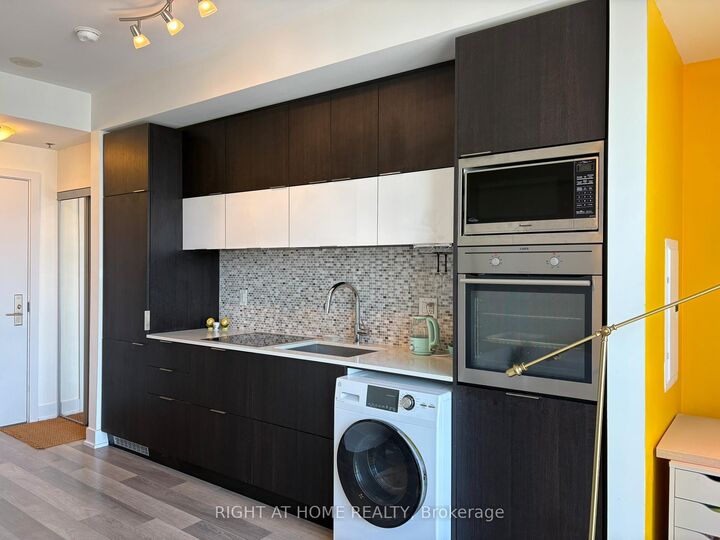 Property Photo: 318 Richmond Street W 3002 ON M5V 0B4