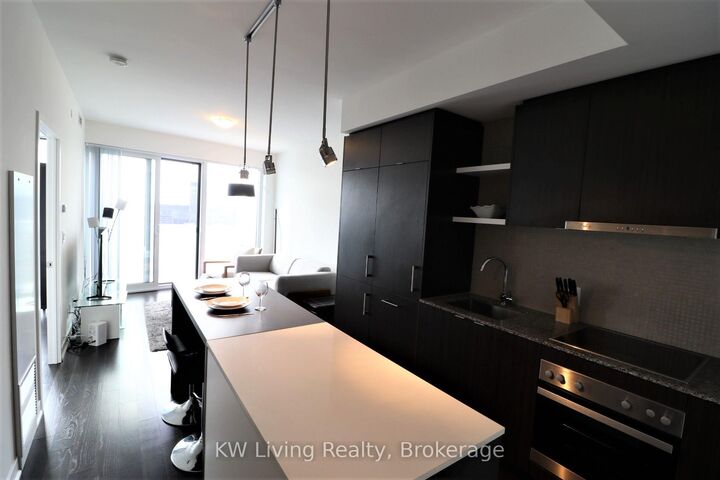 Property Photo: 88 Harbour Street E 6703 ON M5J 0C3