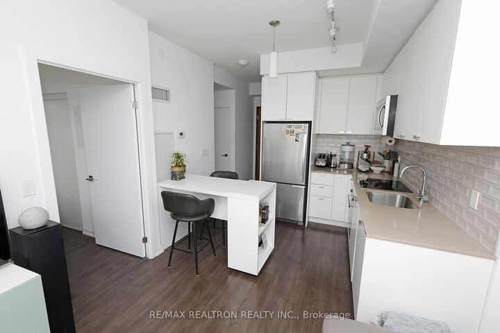Property Photo:  56 Forest Manor Road 2509  ON M2J 0E5 