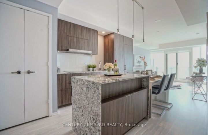 Property Photo:  1 Bloor Street E 5808  ON M4W 0A8 