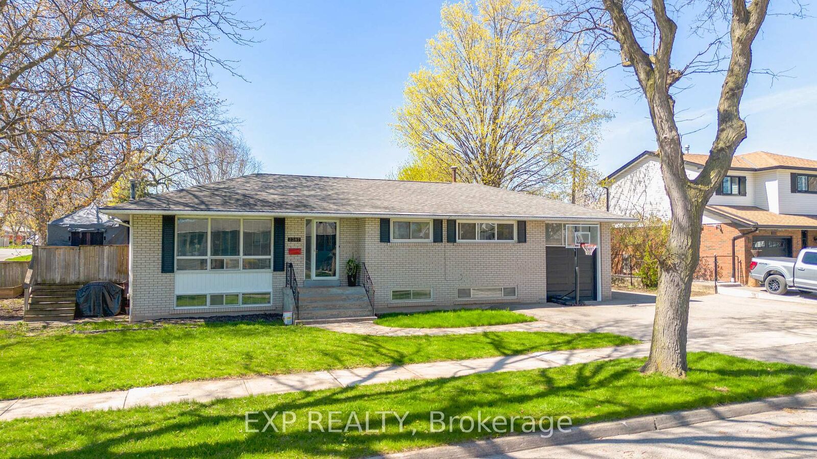 Property Photo:  2387 Cyprus Avenue  ON L7P 1G5 