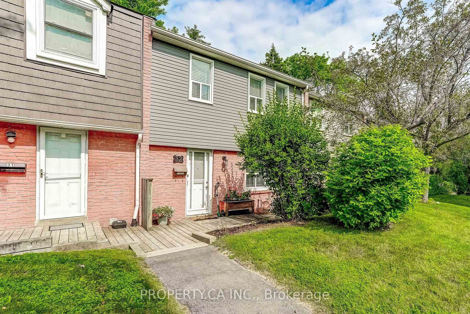 Property Photo:  1050 Shawnmarr Road 32  ON L5H 3V1 
