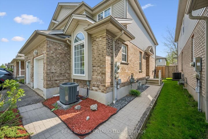 Property Photo: 511 Dansbury Drive ON N2K 4K8