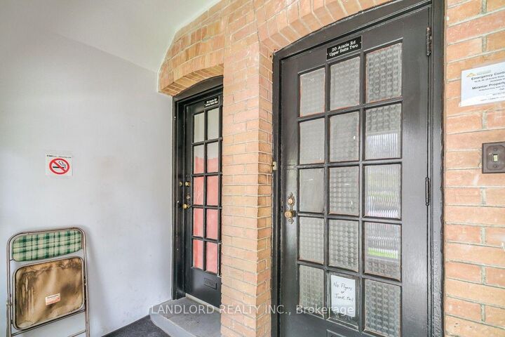 Property Photo:  20 Acacia Road Upper  ON M4S 2K4 