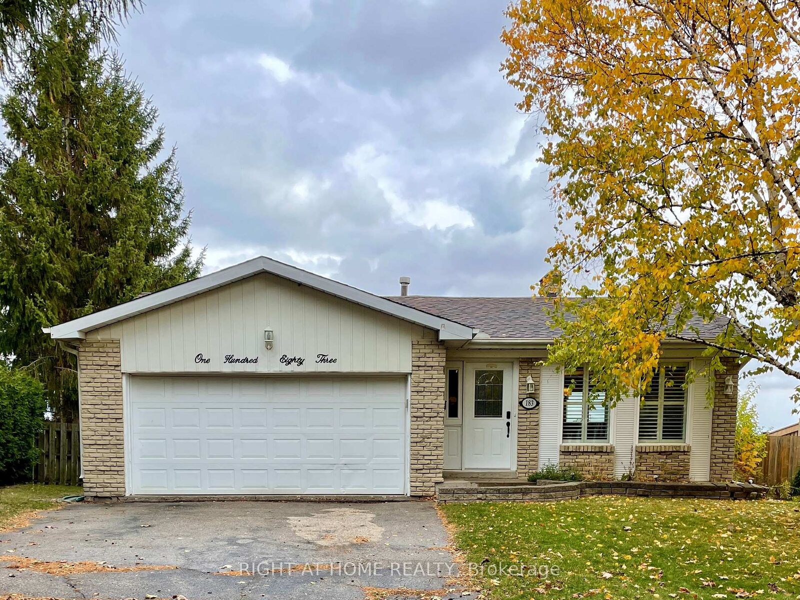 Property Photo:  183 Autumn Hill Crescent Upper  ON N2N 1K9 