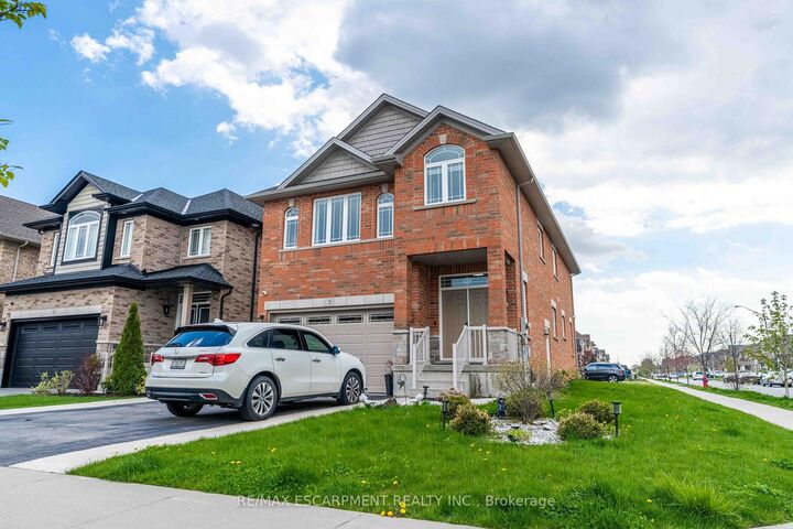 Property Photo: 3 Narbonne Crescent ON L8J 1P0