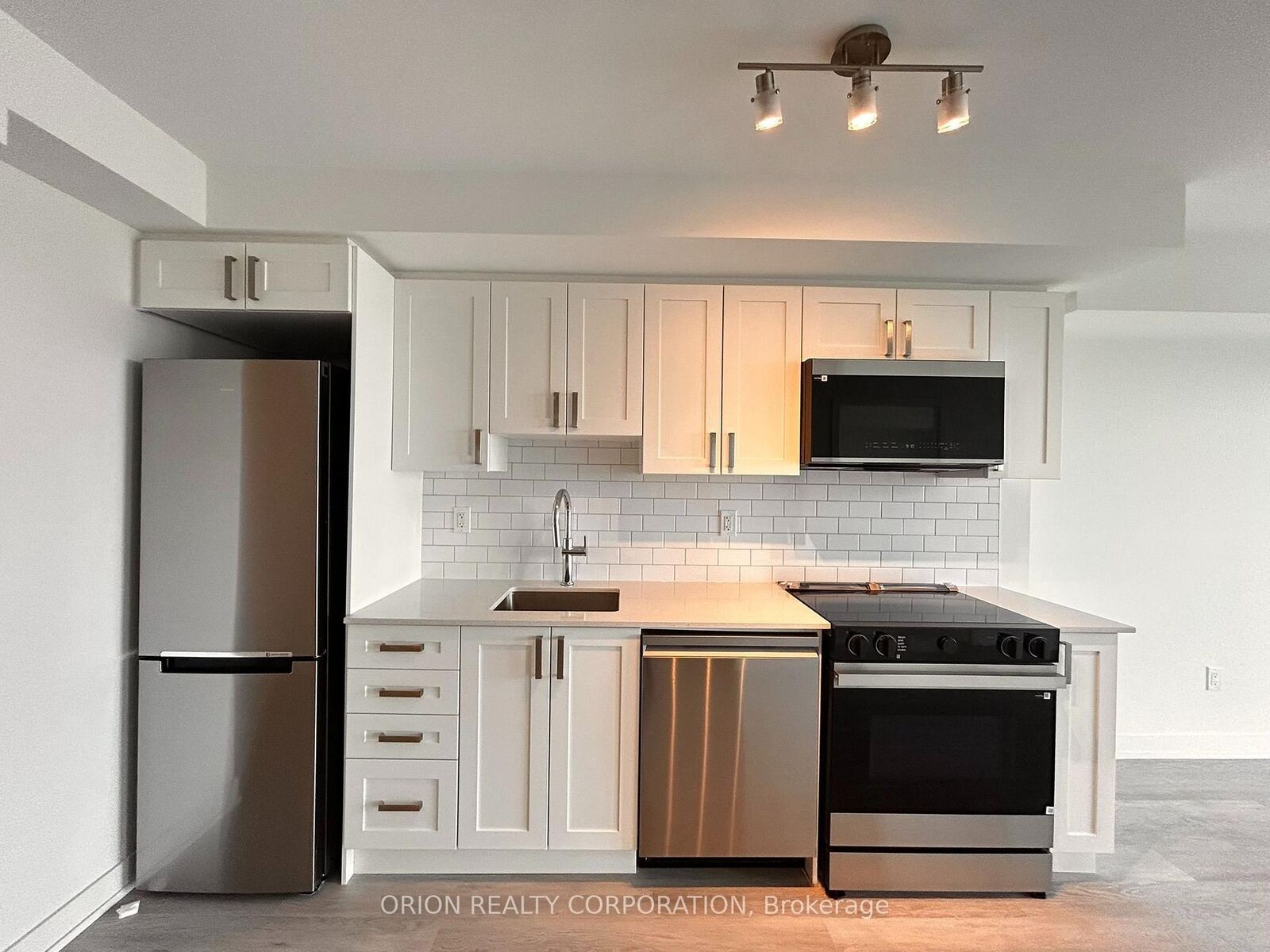 Property Photo: 1010 Sandy Beach Road 1307 ON L1W 0C7