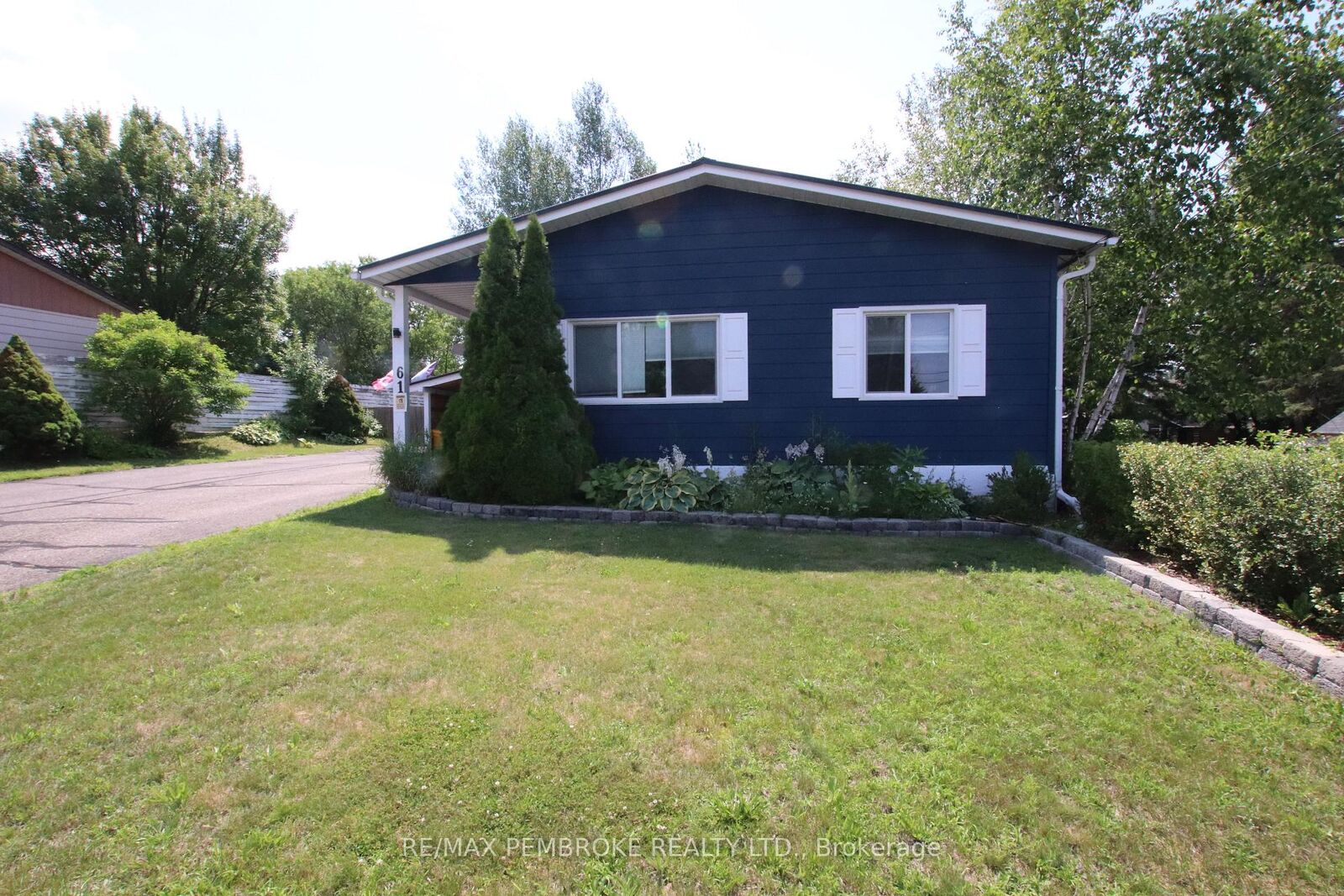 Property Photo: 61 Doran Road ON K8H 1R3