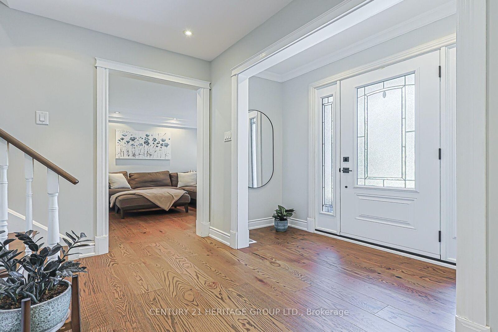 Property Photo: 380 Selby Crescent ON L3Y 6E1