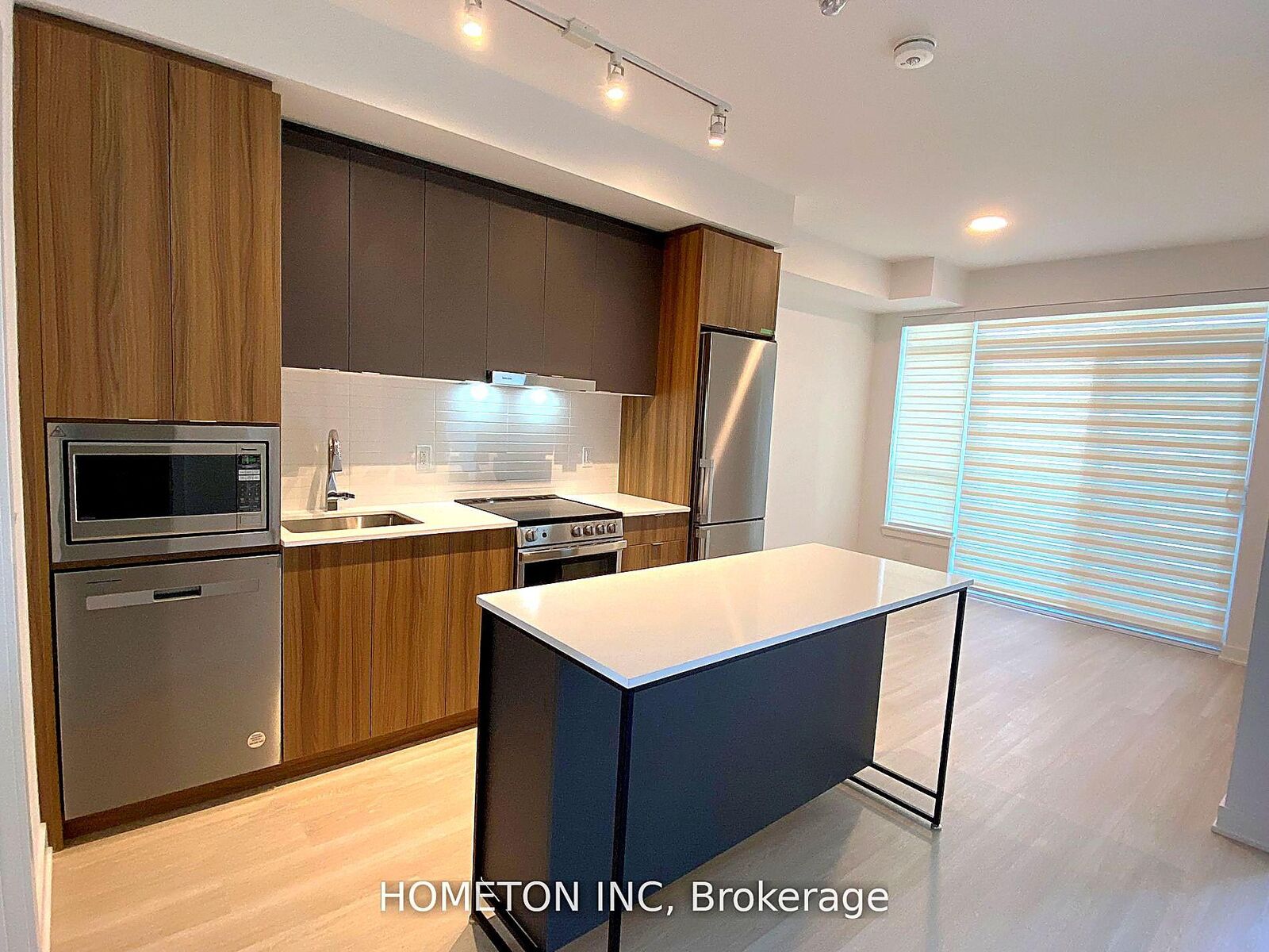 Property Photo: 50 Upper Mall Way B528 ON L4J 0L8