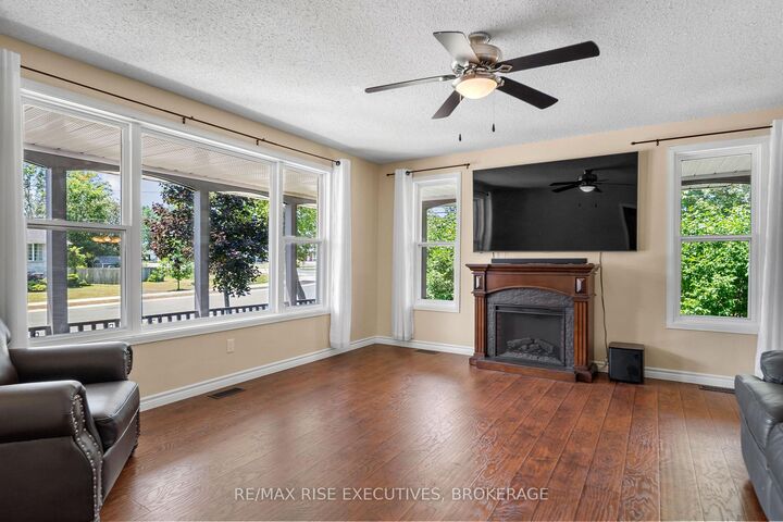 2 Creighton Drive — photo 1