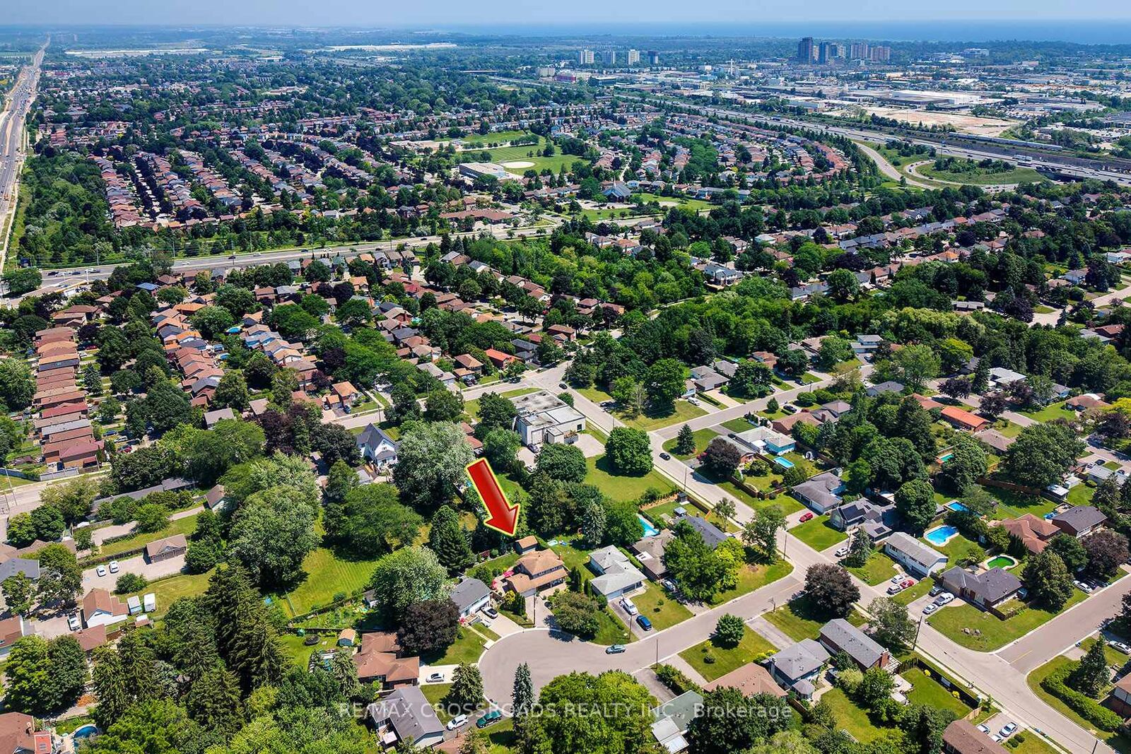 Property Photo: 7 Dingley Court ON L1S 6B5