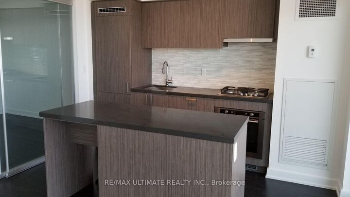 Property Photo: 501 St Clair Avenue W 1803 ON M5P 0A2