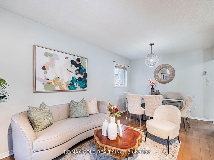 Property Photo: 33 Fiddleneck Crescent ON L6R 1R2