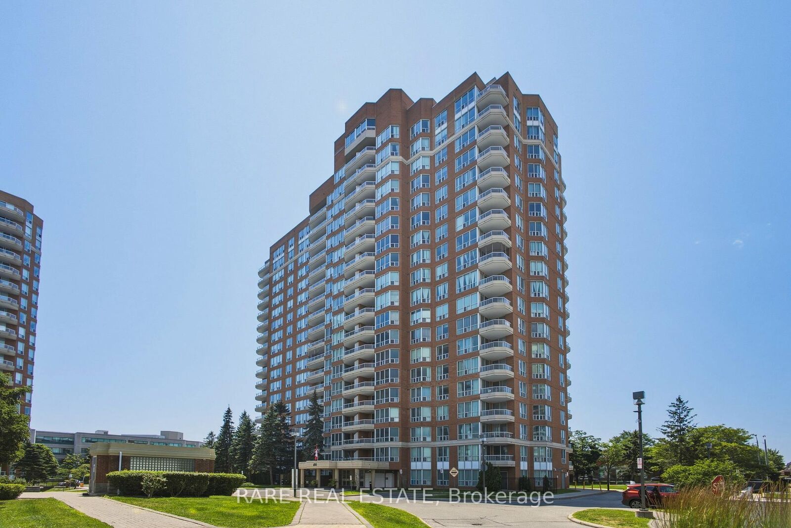 Property Photo:  400 McLevin Avenue 1807  ON M1B 5J4 