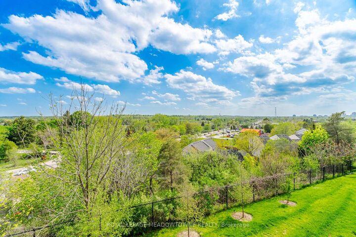 Property Photo:  7 Cityview Drive S 207  ON N1E 0R1 