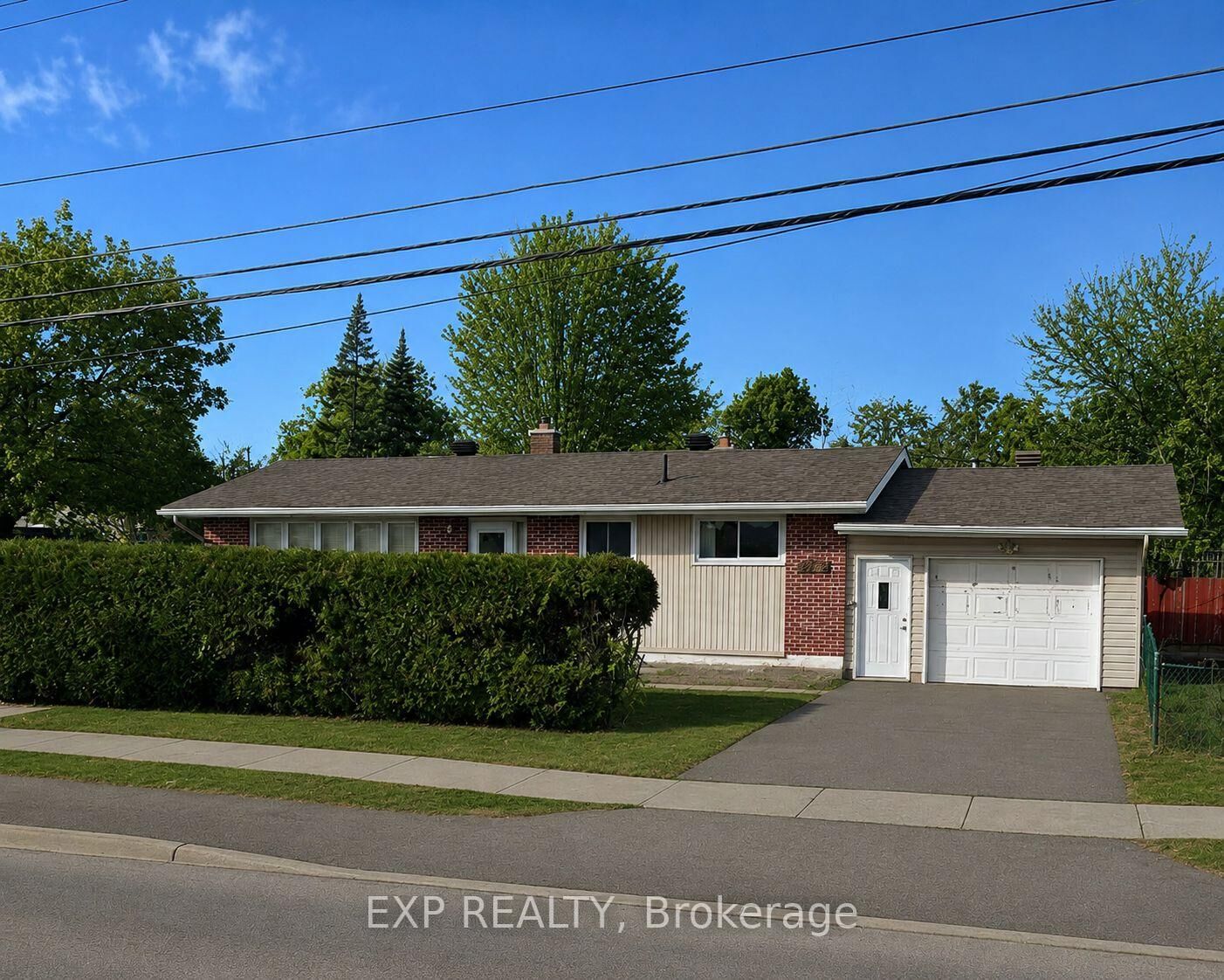 Property Photo: 2473 Walkley Road ON K1G 3H2