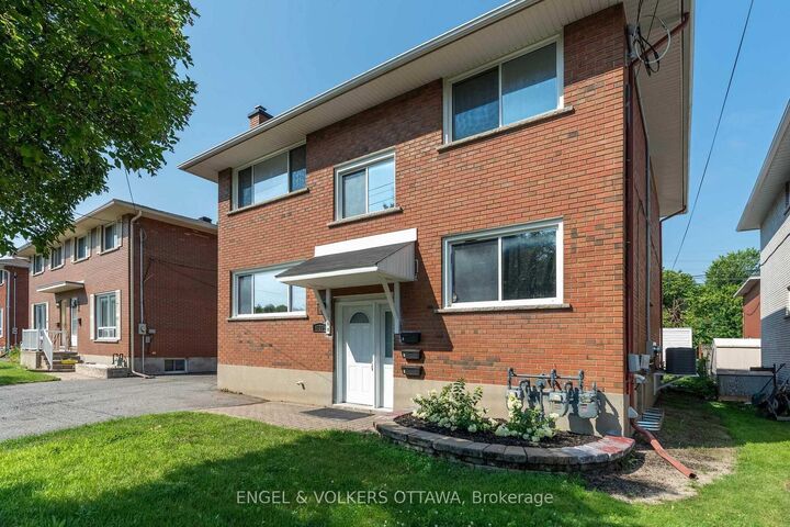 Property Photo: 896 Pinewood Crescent 3 ON K2B 5Y4