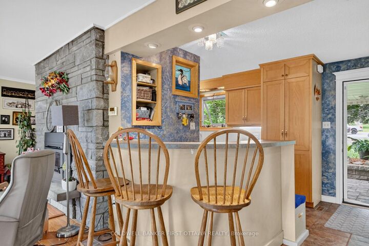 2014 River Road N — photo 1