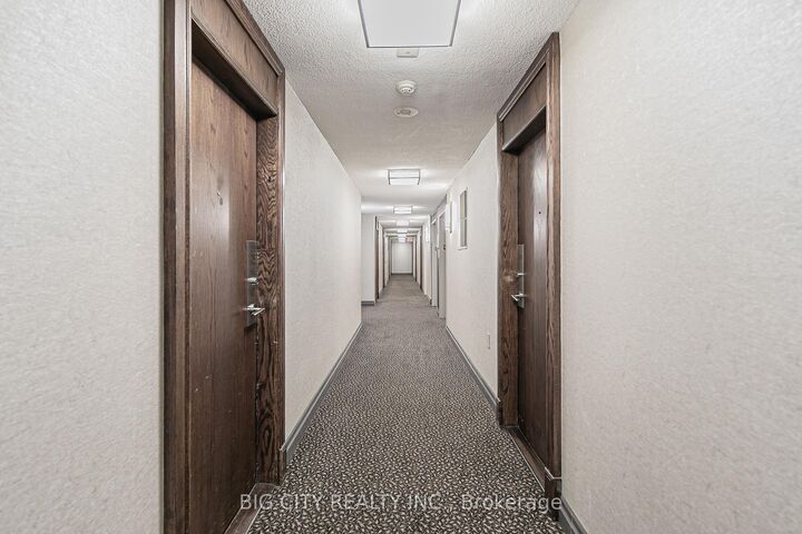 Property Photo: 23 Oneida Crescent 1206 ON L4B 0A2