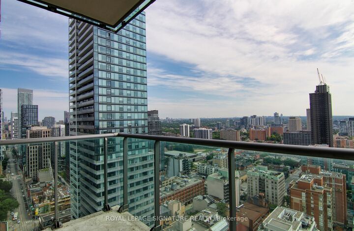 Property Photo: 33 Lombard Street 3204 ON M5C 3H8
