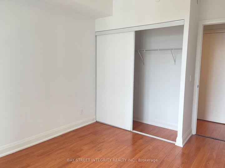Property Photo: 68 Canterbury Place 1001 ON M2N 0H8