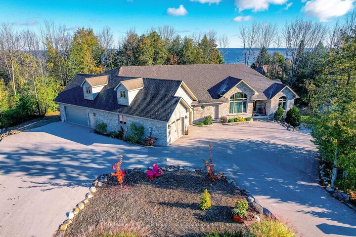 135 Algonquin Drive — photo 1