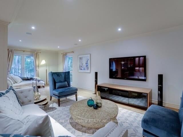 Property Photo:  45 Aldershot Crescent  ON M2P 1L7 