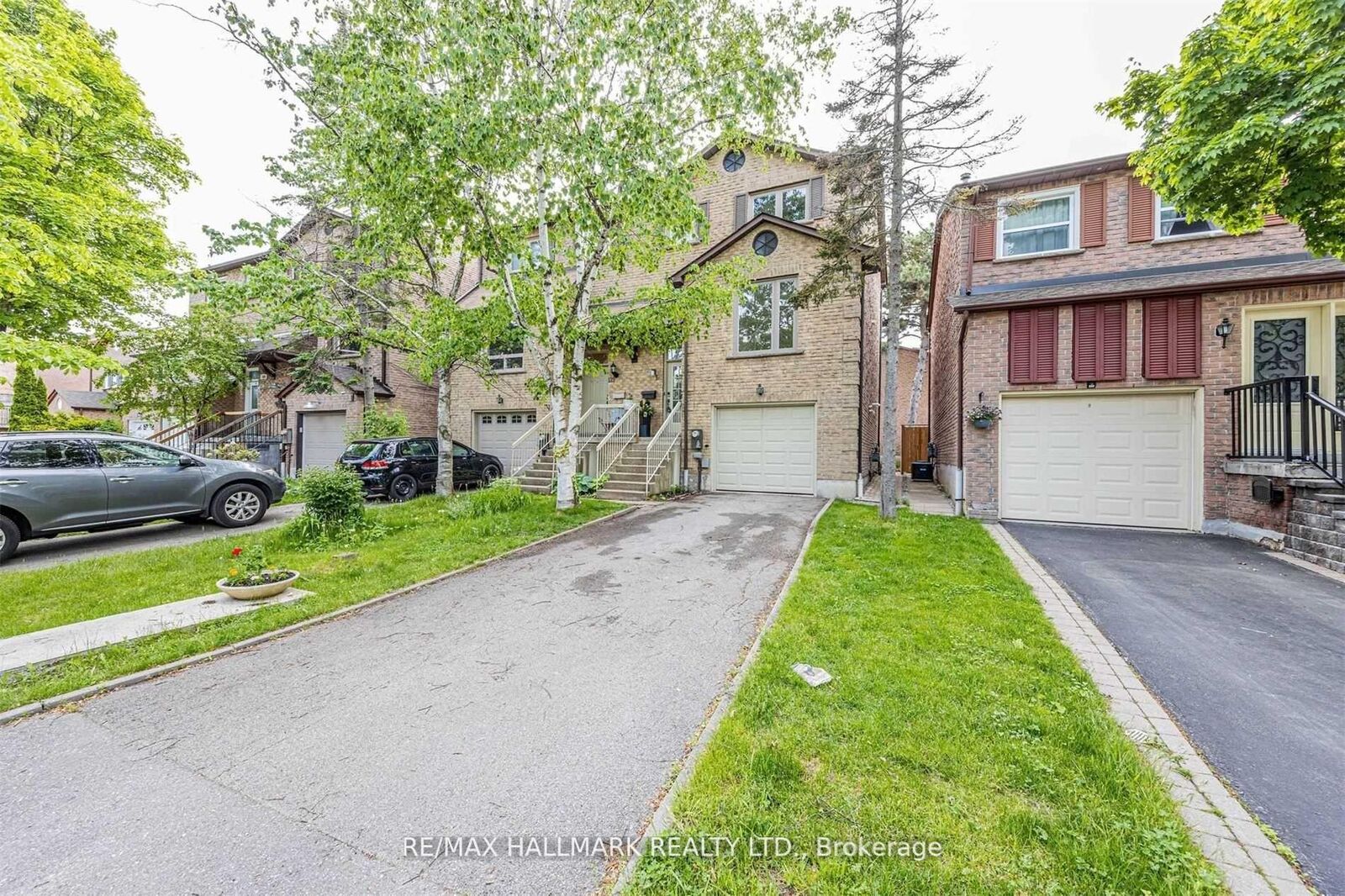 Property Photo:  131 Cottonwood Court Main  ON L3T 5W9 