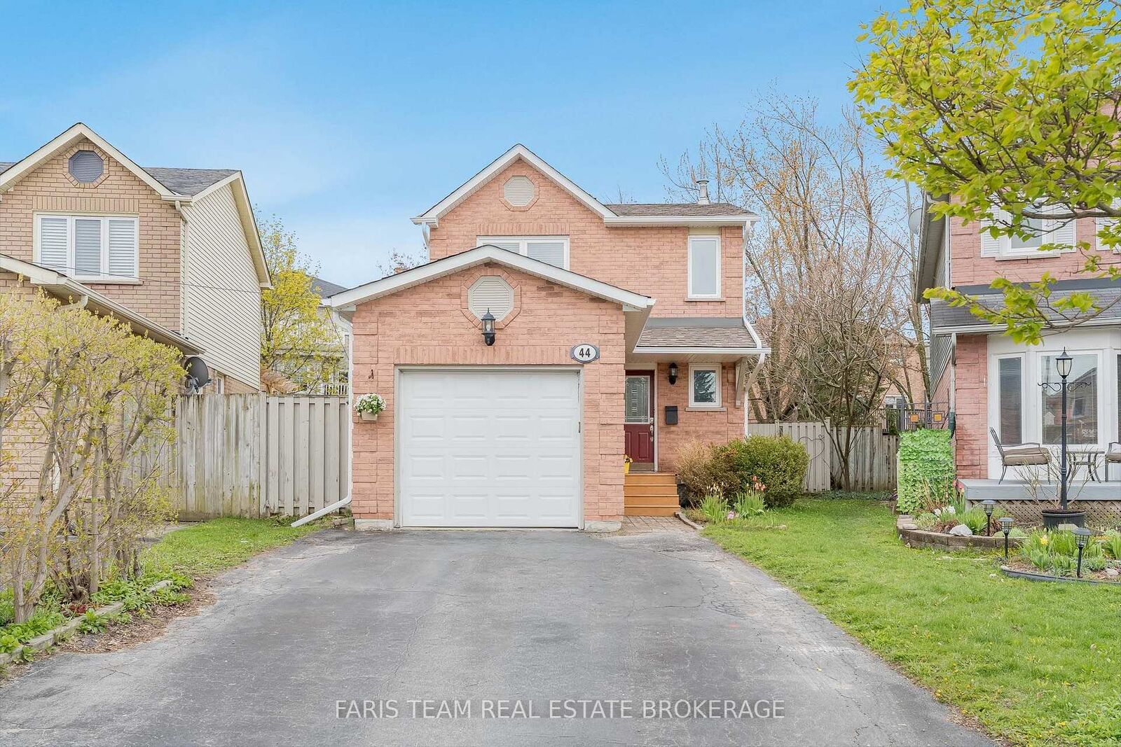 Property Photo: 44 Hadden Crescent ON L4M 6G6